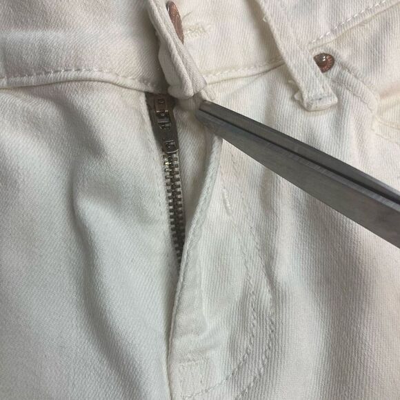 OLD NAVY Women’s Jeans Straight White Raw Edge Hem Size 2 Inseam 26”Mid Rise - Picture 5 of 8